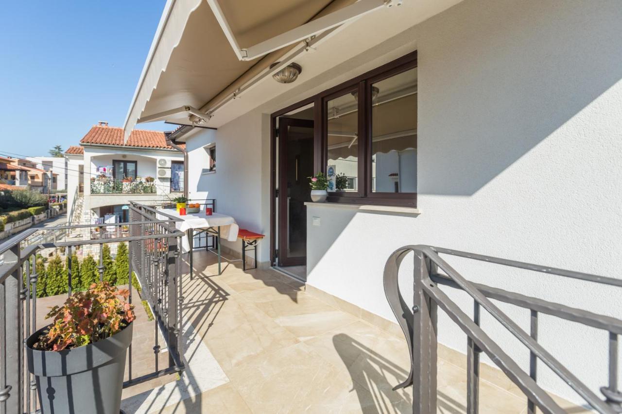 Alex Deluxe Apartments On Beach Porec Exterior photo