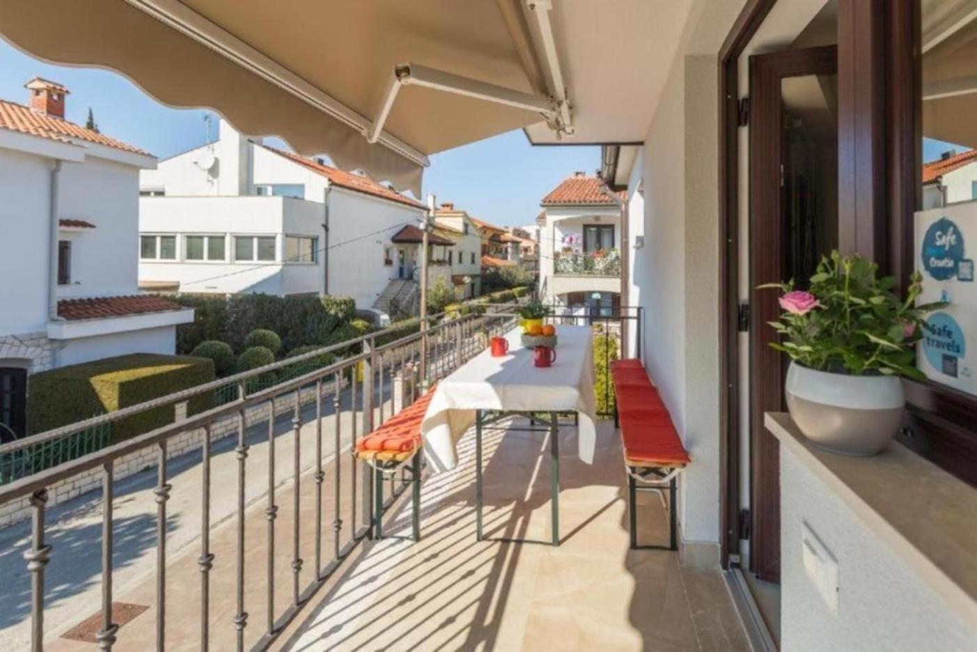 Alex Deluxe Apartments On Beach Porec Exterior photo