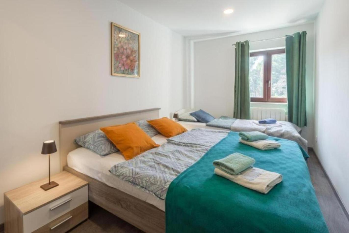 Alex Deluxe Apartments On Beach Porec Exterior photo